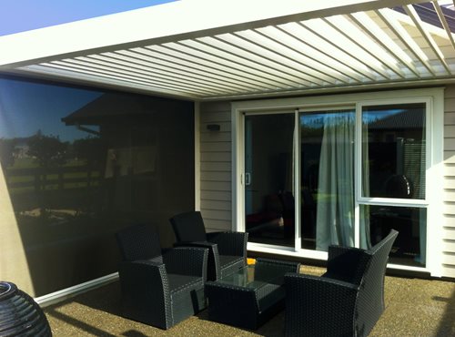 Caldio zip with cover down shading outside sitting area